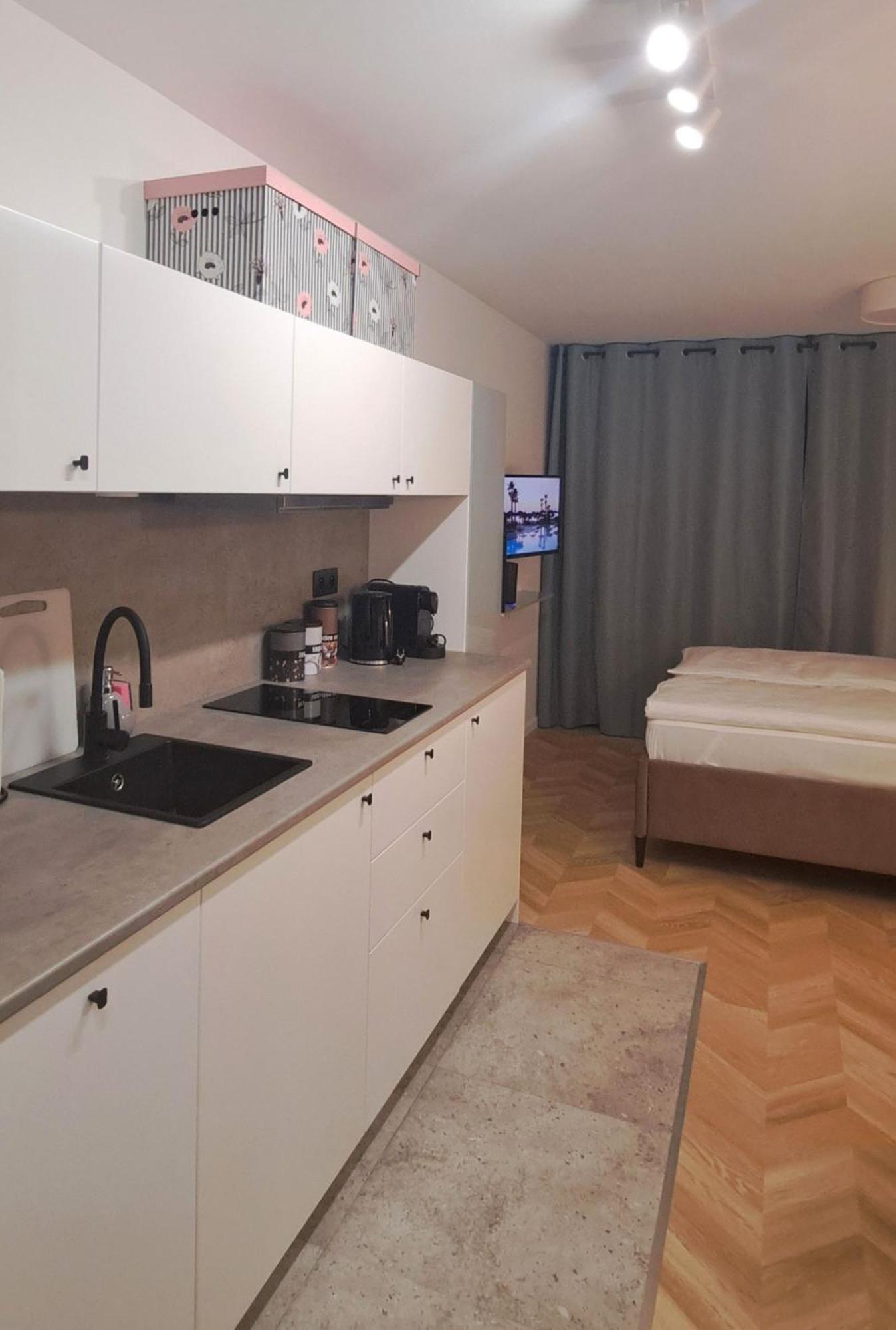 Falcon Apartment Center 4 Metro Swietokrzyska วอร์ซอ ภายนอก รูปภาพ
