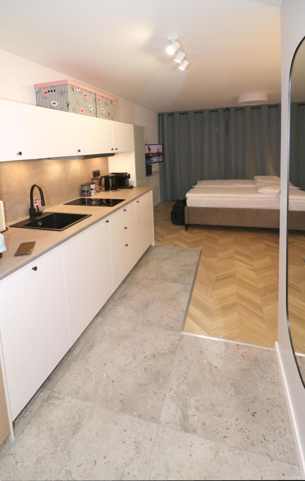 Falcon Apartment Center 4 Metro Swietokrzyska วอร์ซอ ภายนอก รูปภาพ