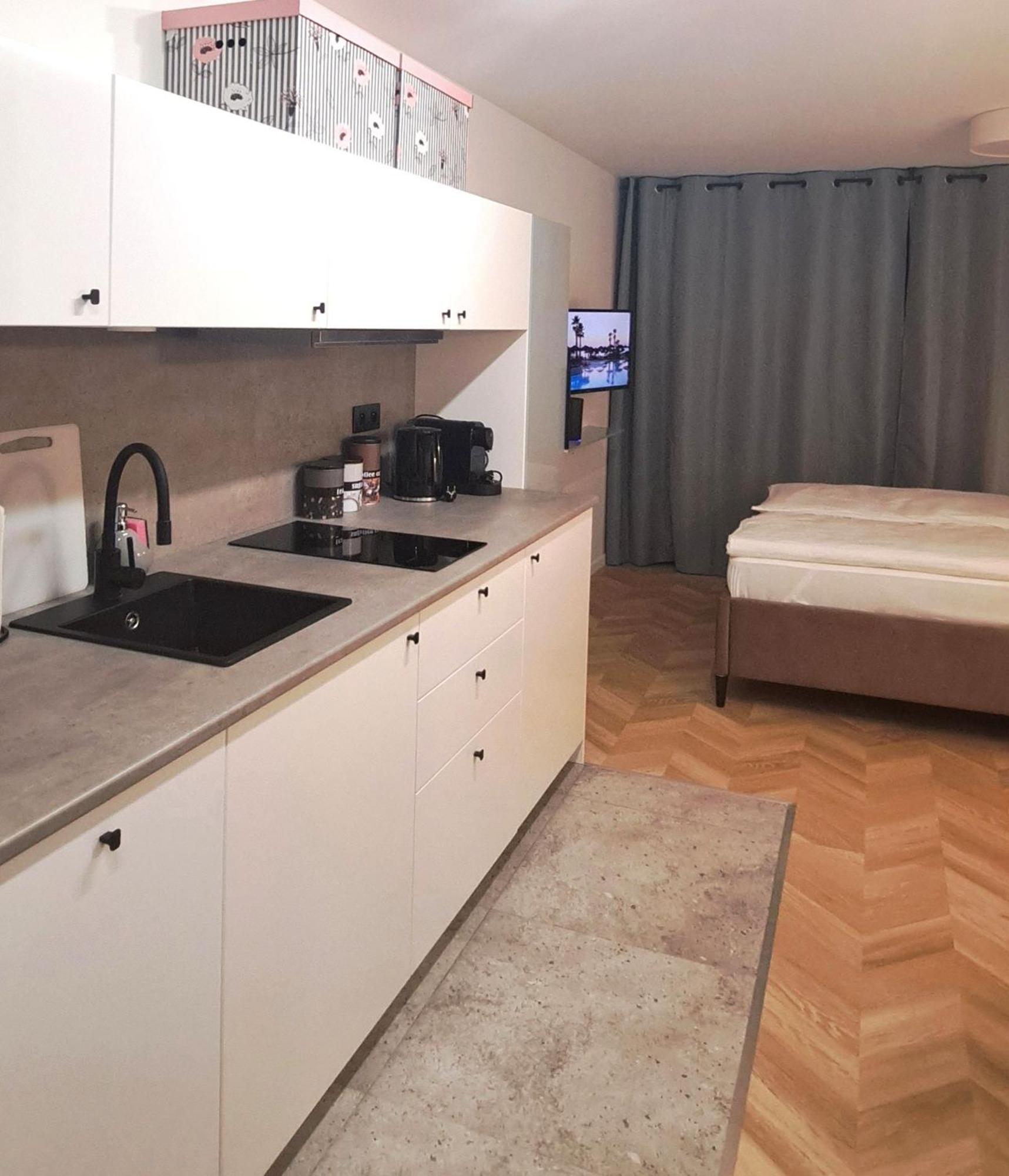 Falcon Apartment Center 4 Metro Swietokrzyska วอร์ซอ ภายนอก รูปภาพ